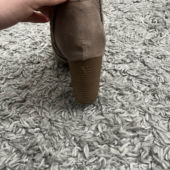 Fergilicious taupe open toe cut out ankle booties size 7 - Picture 9 of 10
